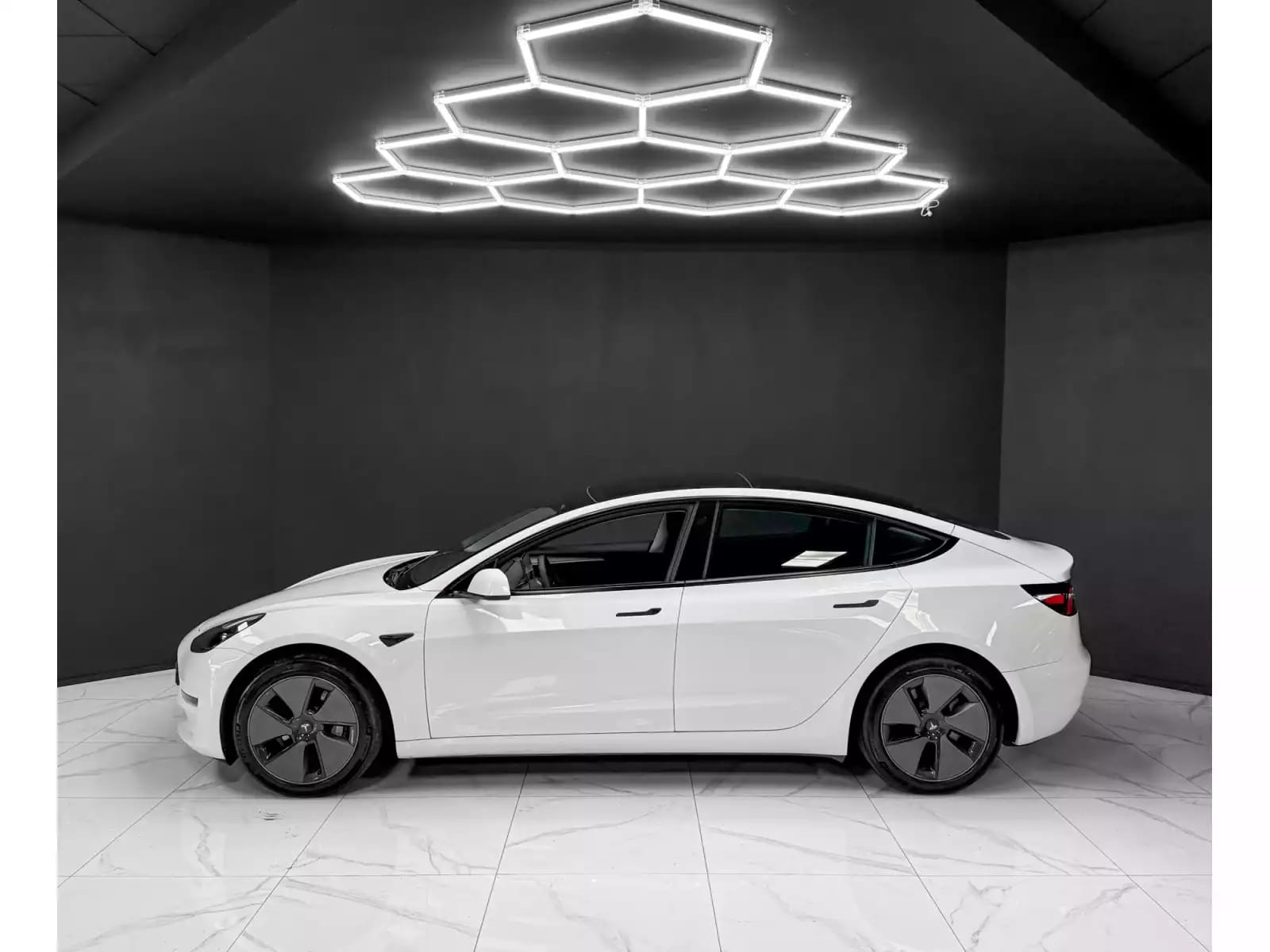 Tesla Model 3 Long Range RWD - Photo 1
