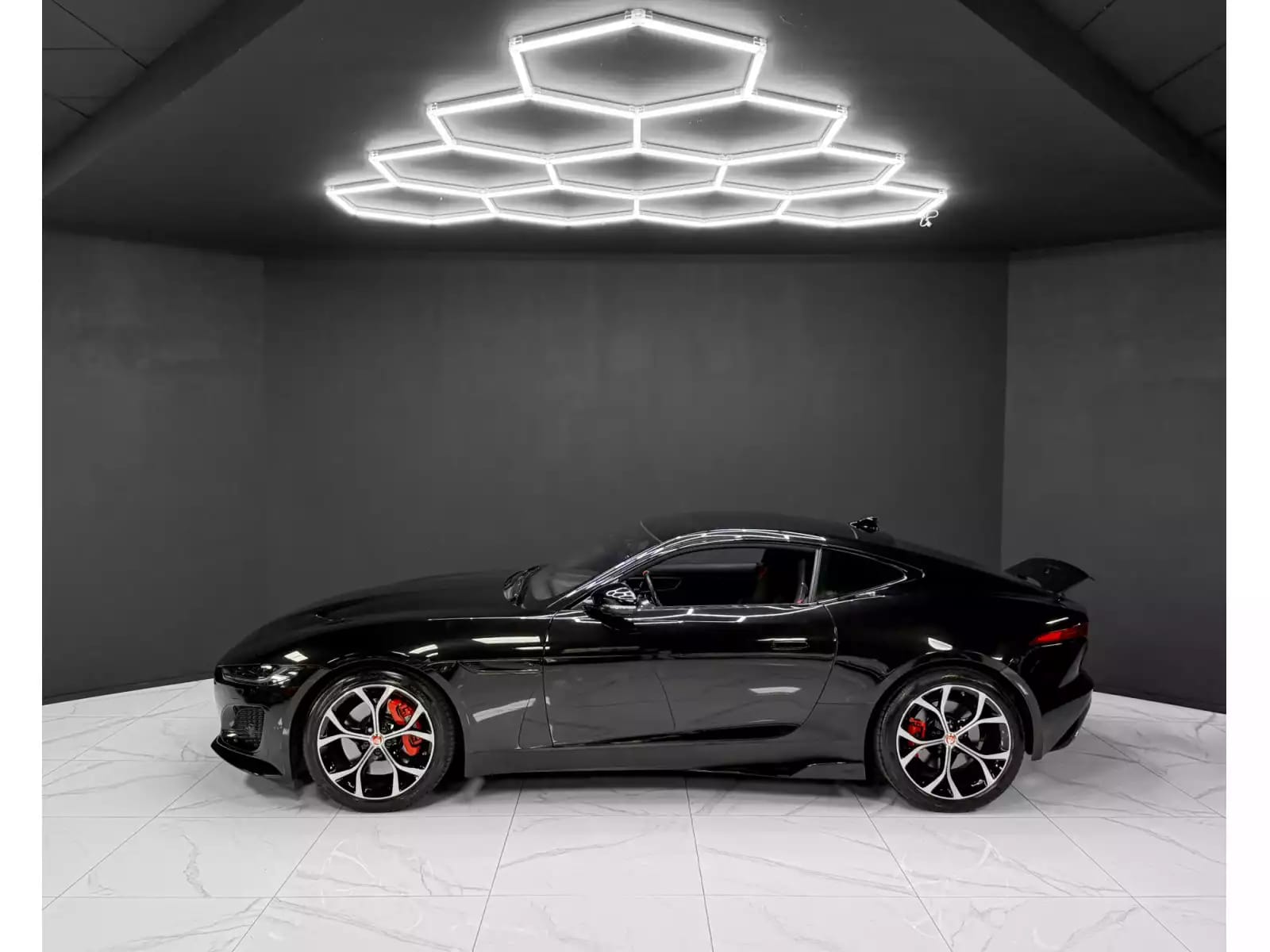 Jaguar F-Type P300 - Photo 1