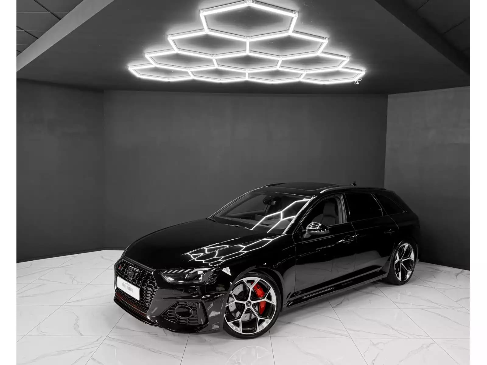 Audi RS4 COMPETITION - Photo 1