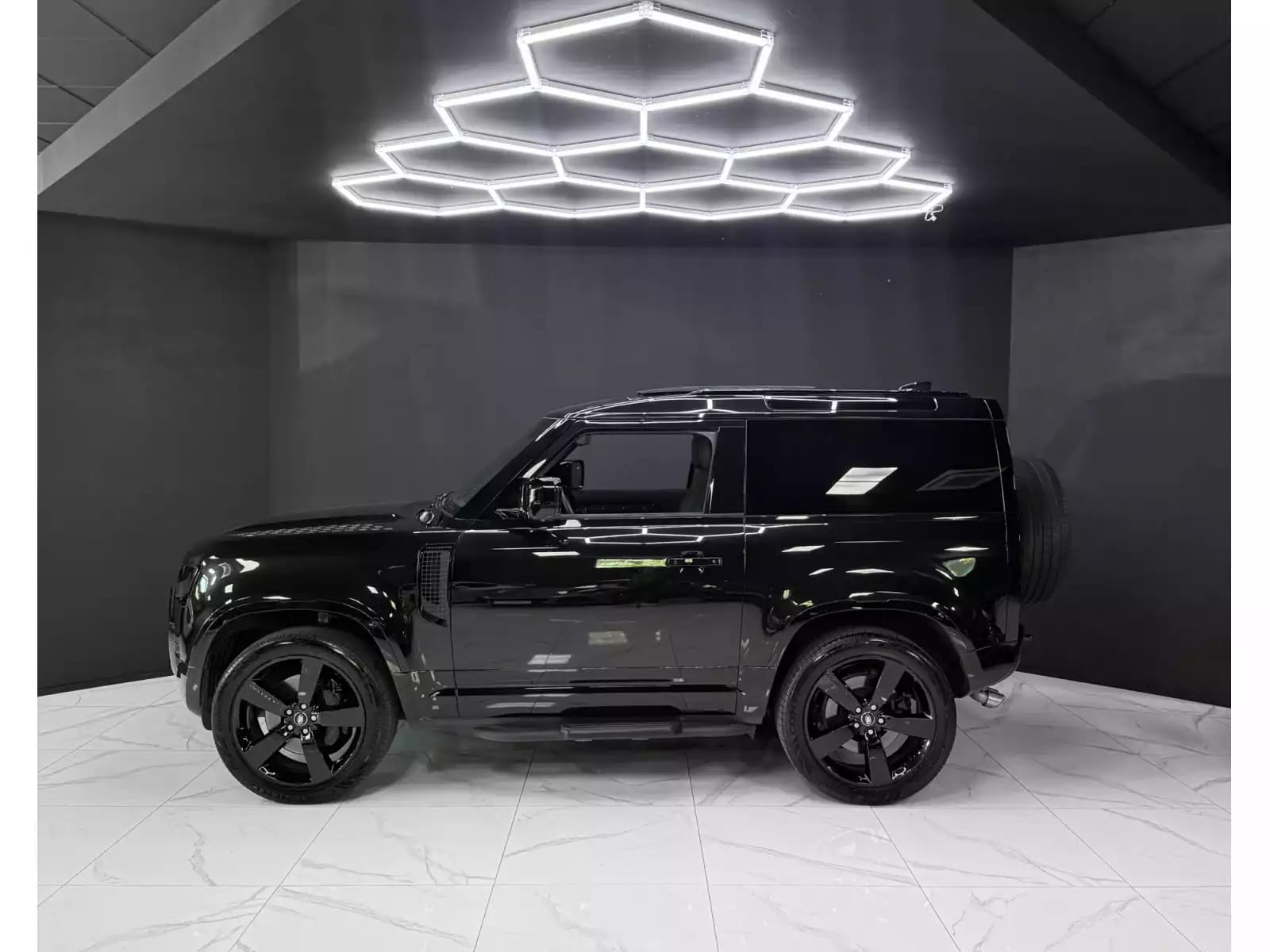 Land Rover Defender 90 AWD V8 WARRANTY 2029 - Photo 1