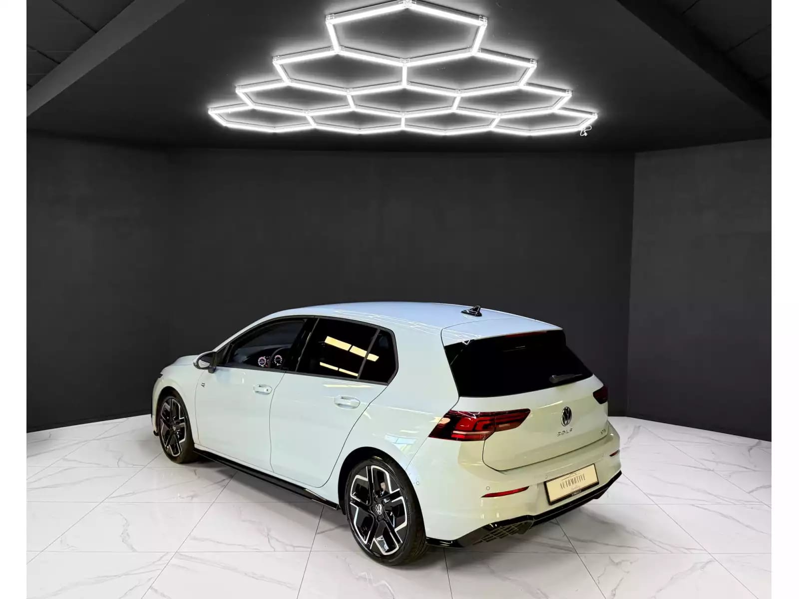 Volkswagen Golf VIII 8.5 R Line eTSI 150 MY26 - Photo 1
