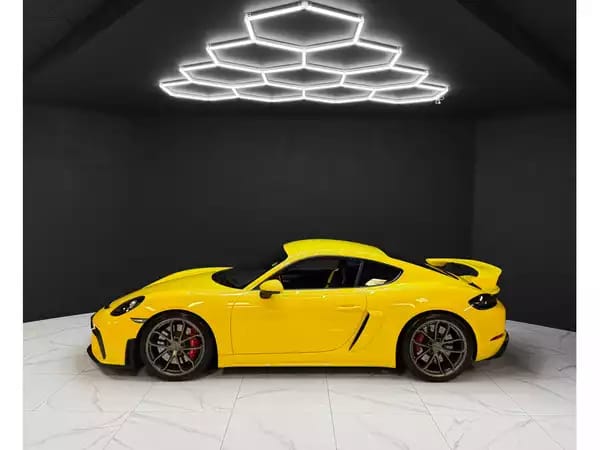 Porsche 718 Cayman GT4 - Photo 2