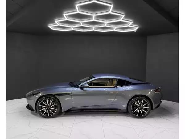 Aston Martin DB11 4.0 V8 Coupe / Concours Blue / 360° / 1st hand - Photo 2