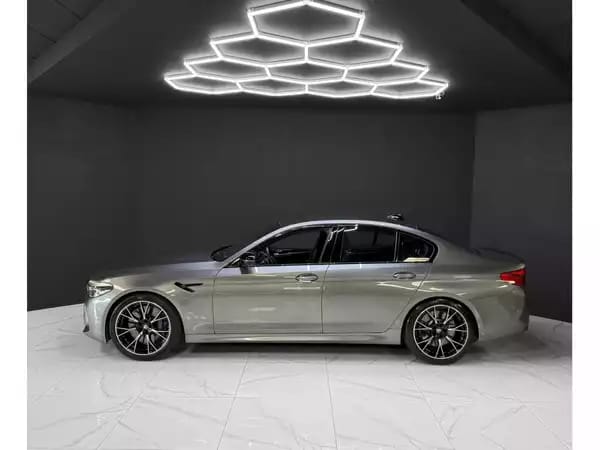 BMW M5 COMPETITION - Photo 2