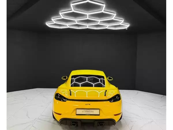 Porsche 718 Cayman GT4 - Photo 3