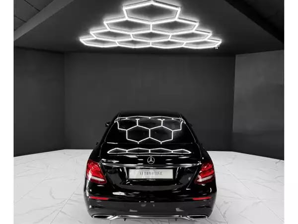 Mercedes-Benz E 300 Limousine - Photo 3