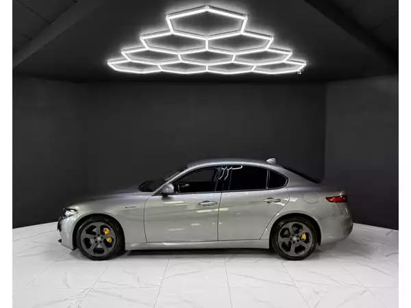 Alfa Romeo Giulia 2.0 Turbo AT8 Super - Photo 2