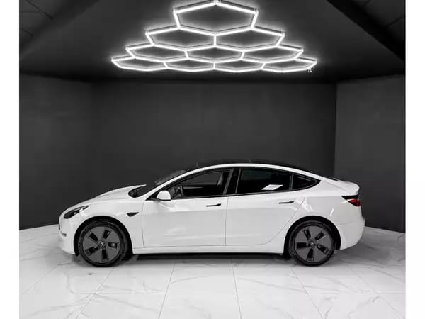 Tesla Model 3 Long Range RWD - Photo 2