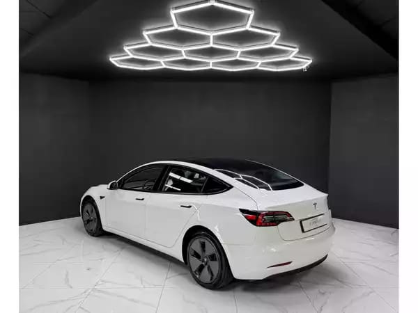 Tesla Model 3 Long Range RWD - Photo 2