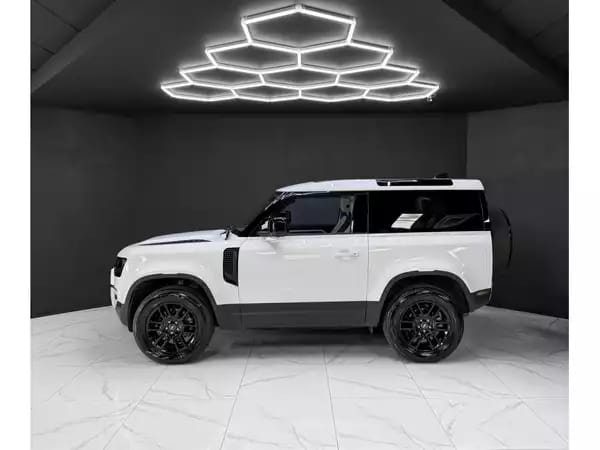 Land Rover Defender 90 D200 S WARRANTY 2030 - Photo 2