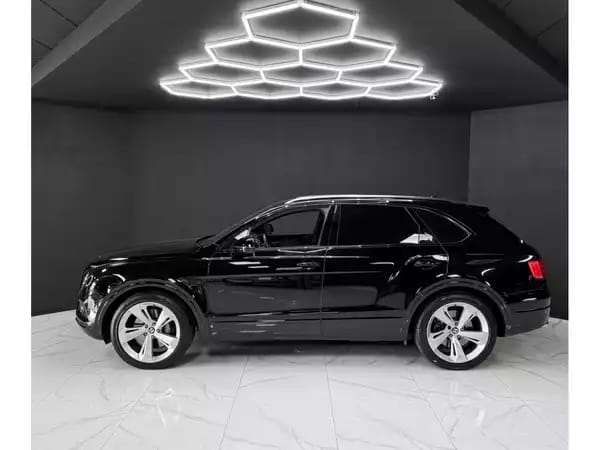 Bentley Bentayga 4.0 V8 / 1ST HAND / FULL BENTLEY SERVICE - Photo 2