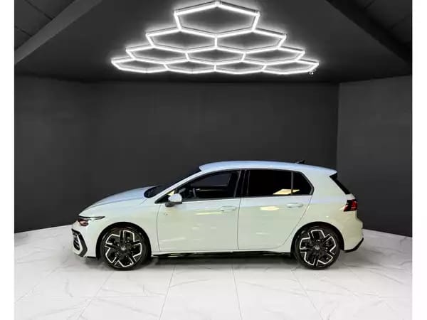 Volkswagen Golf VIII 8.5 R Line eTSI 150 MY26 - Photo 2