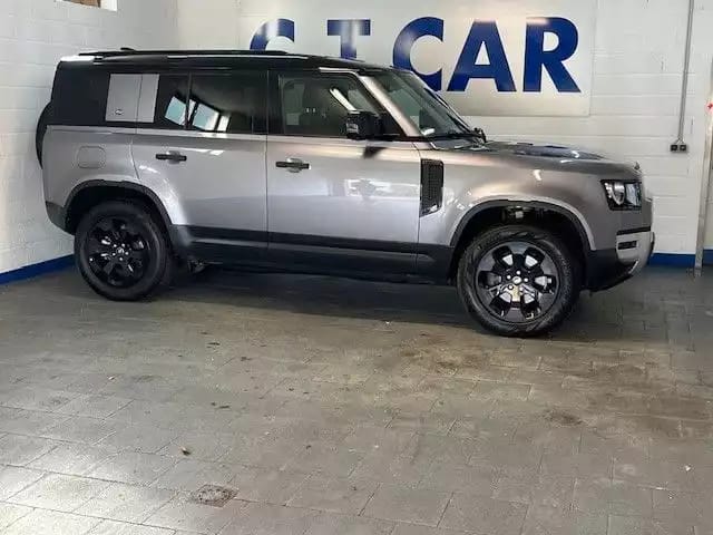 Land Rover Defender 240 S - Photo 1