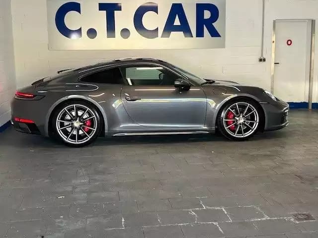 Porsche 992 911 Carrera 4S - Photo 1