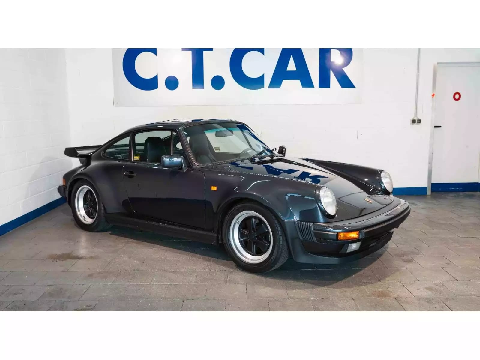 Porsche 930 Turbo 3.3 - Photo 1