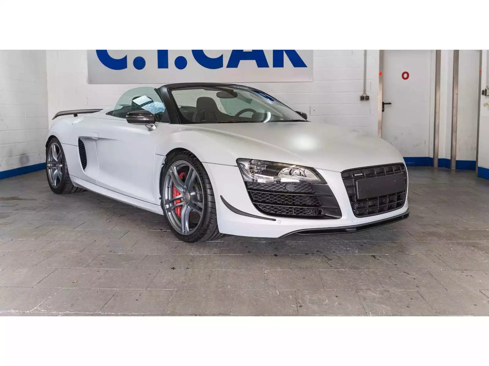 Audi R8 GT Spyder 5.2 FSI quattro 182/333 - Photo 1