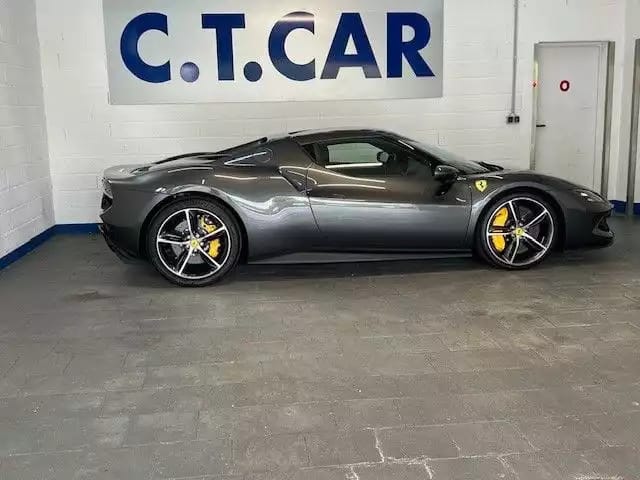 Ferrari 296 GTB DCT - Photo 1