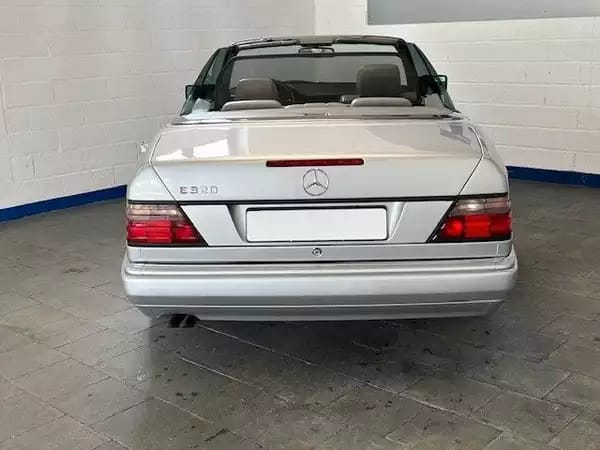 Mercedes-Benz E 320 AMG Line - Photo 3