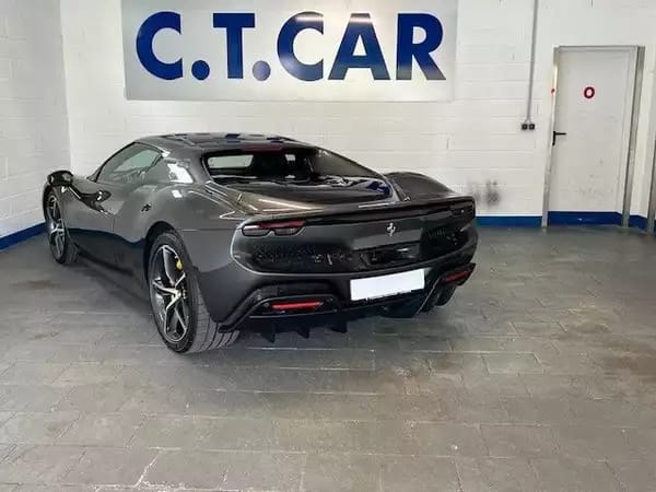 Ferrari 296 GTB DCT - Photo 3