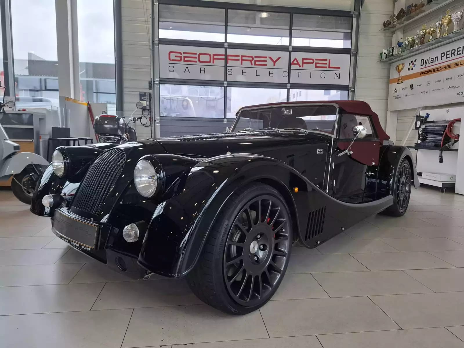 Morgan Plus 8 SPORT BLACK 4.8 V8 BMW 367HP, 1 HAND - Photo 1