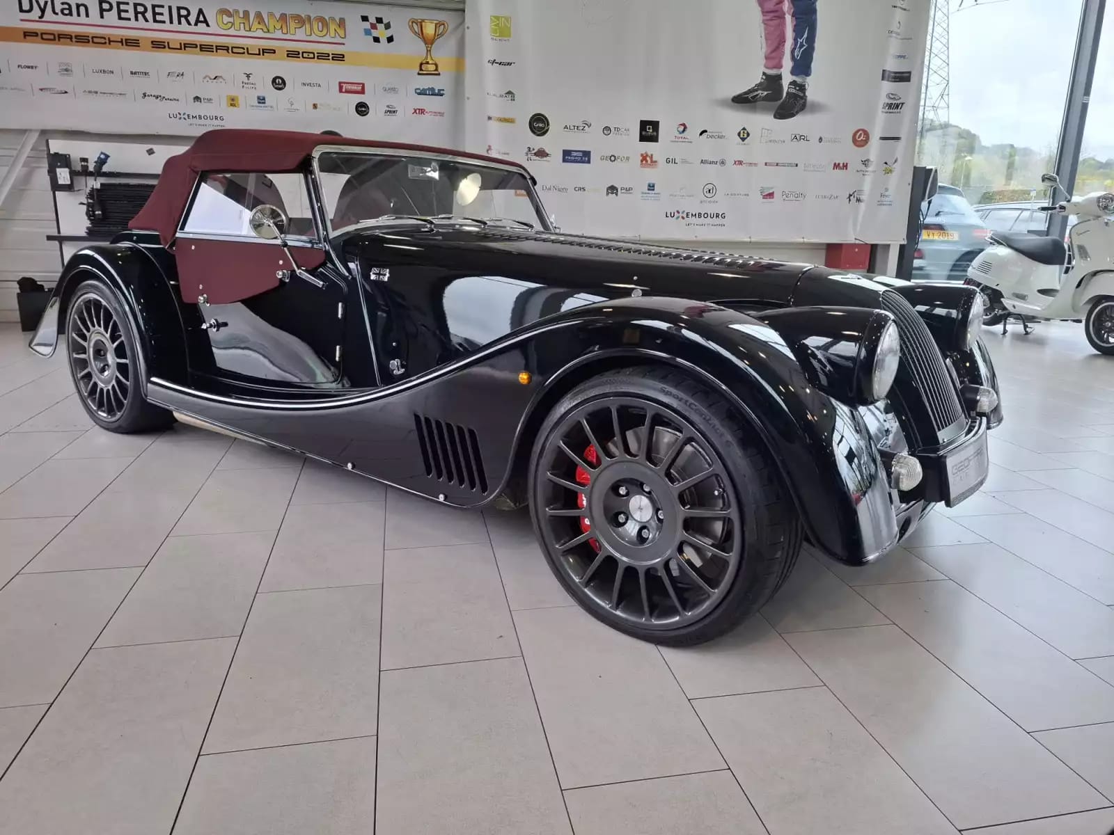 Morgan Plus 8 SPORT BLACK 4.8 V8 BMW 367HP, 1 HAND - Photo 1