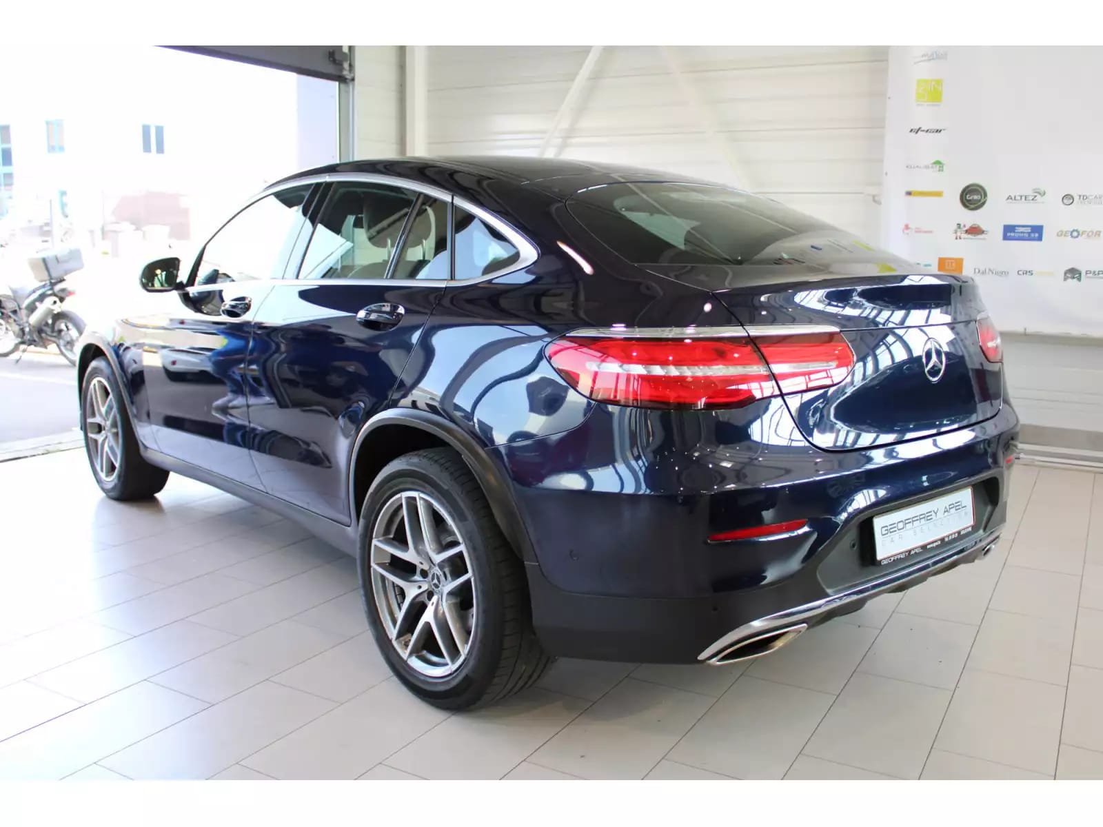 Mercedes-Benz GLC 250 4 MATIC COUPE AMG LINE PANO CUIR NAVI 1 HAND - Photo 1