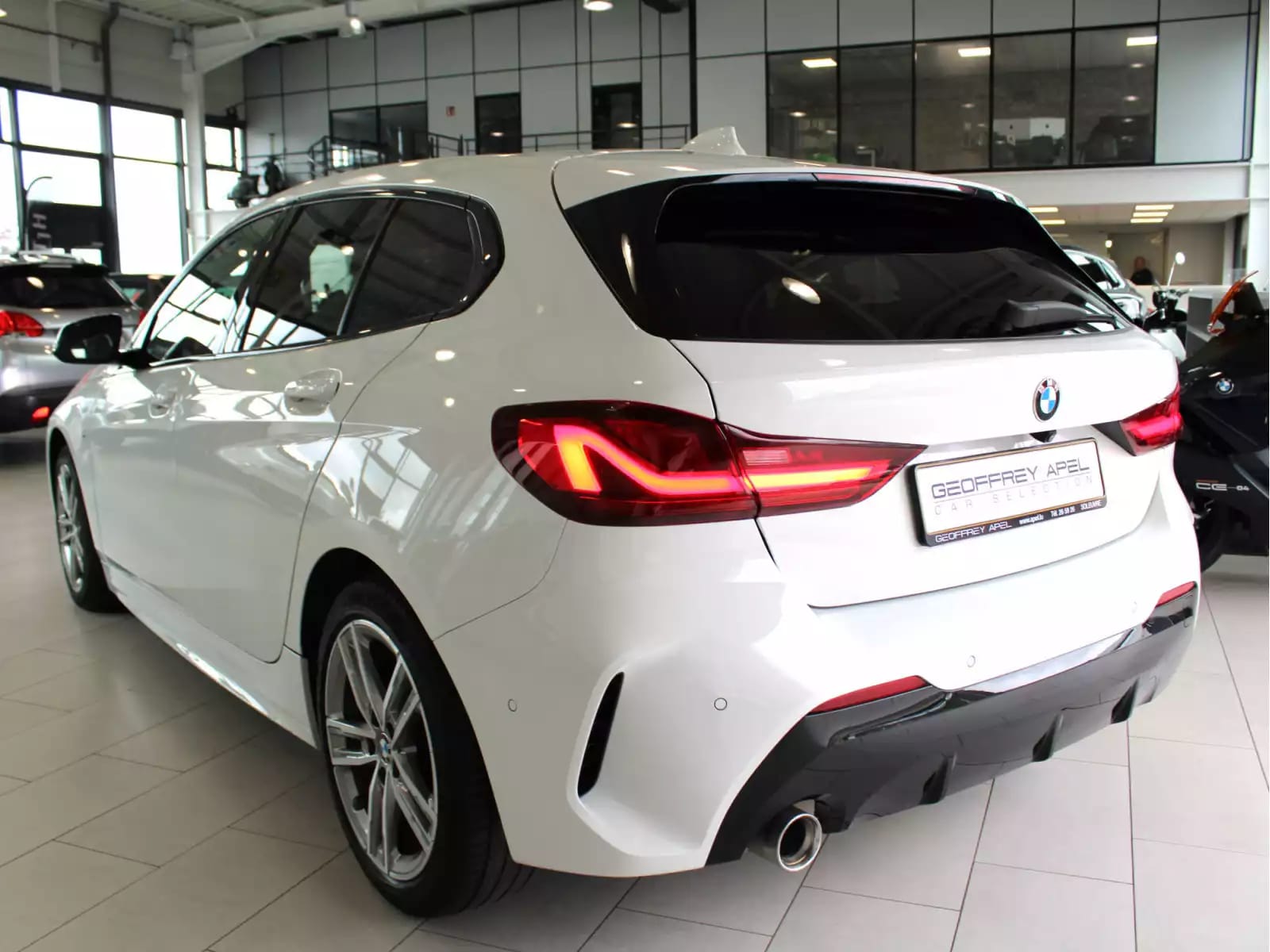 BMW 118 i M SPORT PAKET PANO CUIR NAVI 1 HAND - Photo 1