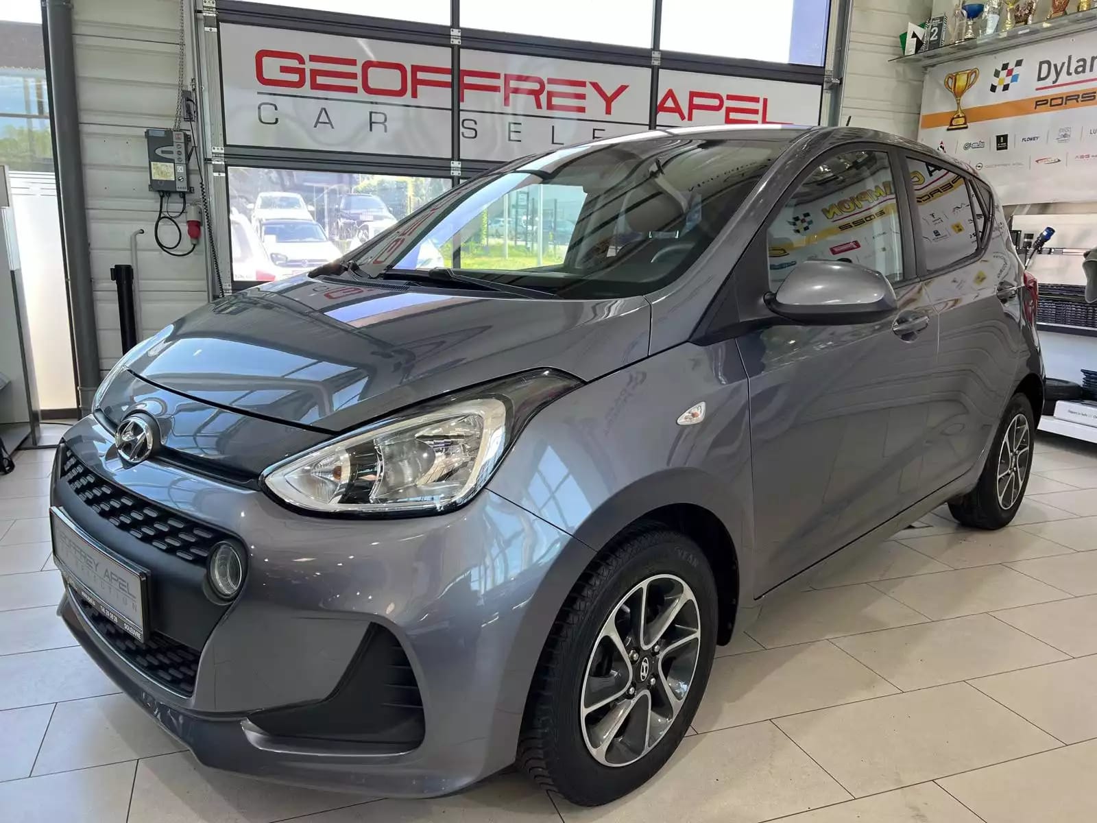 Hyundai i10 1.0  CLIMA, NAVI, BLUETOOTH, ALU, GARANTIE - Photo 1