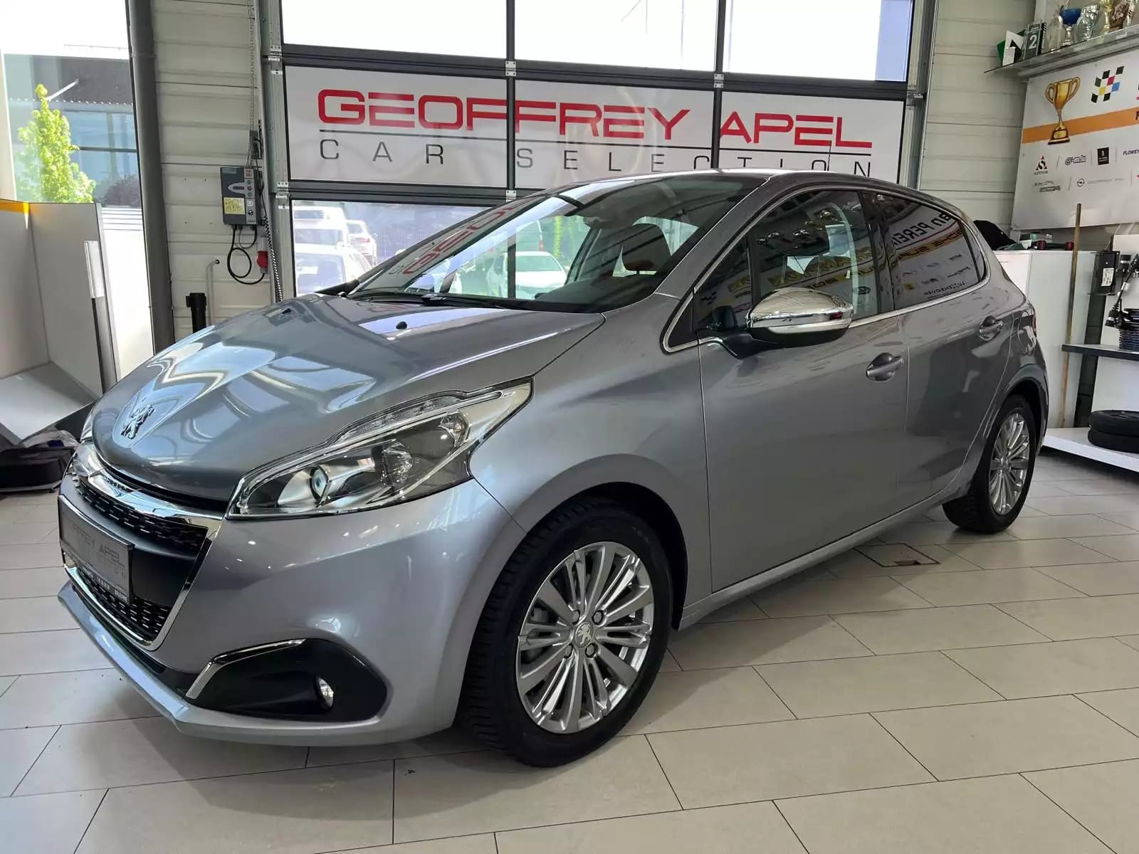 Peugeot 208 Signature 110, NAVI, PDC , BLUETOOTH, LED, KM 30000 - Photo 1