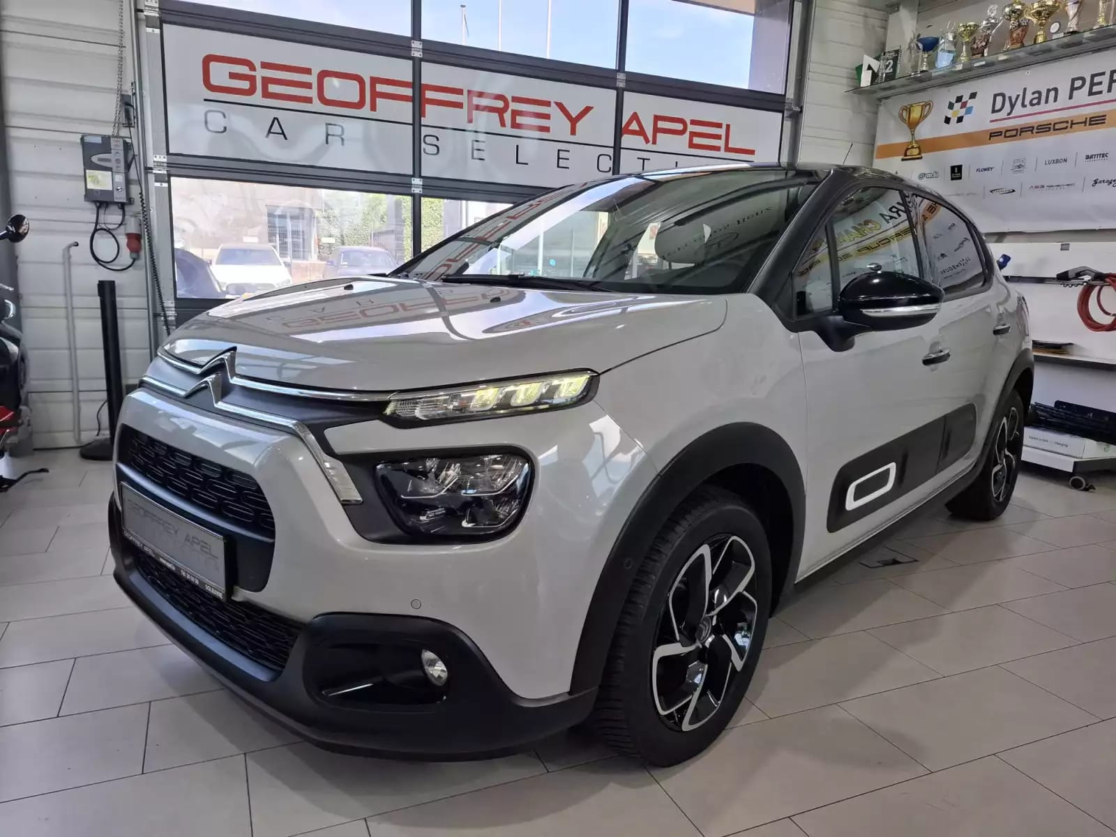 Citroën C3 SHINEPACK 110 B.AUTO, NAVI, CUIR, CARPLAY,LED, CAMERA, 1HAND - Photo 1