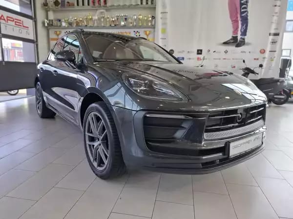 Porsche Macan 2.0 265 NEW MODEL PACK CHRONO PANO CUIR NAVI 1 HAND - Photo 2