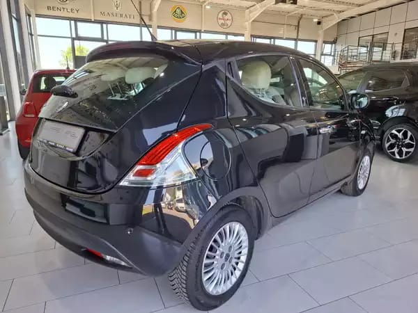 Lancia Ypsilon 1.2 1HAND, BLUETOOTH, PDC AV+ARR., - Photo 2