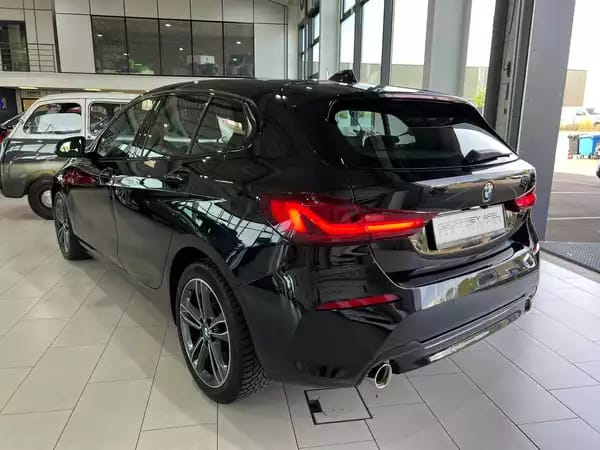 BMW 120 i SPORT LINE PAKET, CUIR, NAVI, CAMERA, LED, CARPLAY, VOLANT M, 1 HAND - Photo 2