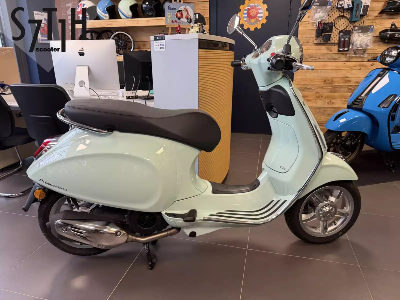 Vespa Primavera 125 - Photo 1