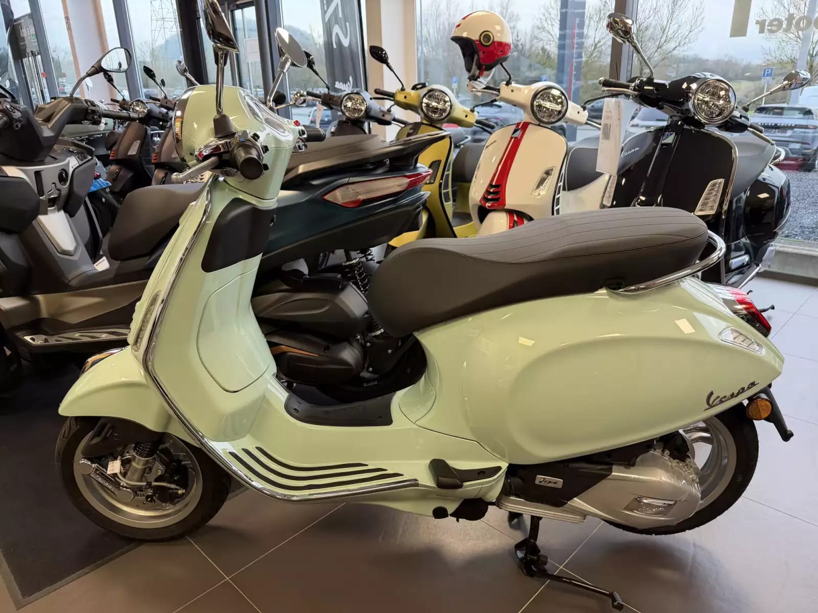 Vespa Primavera 125 - Photo 1