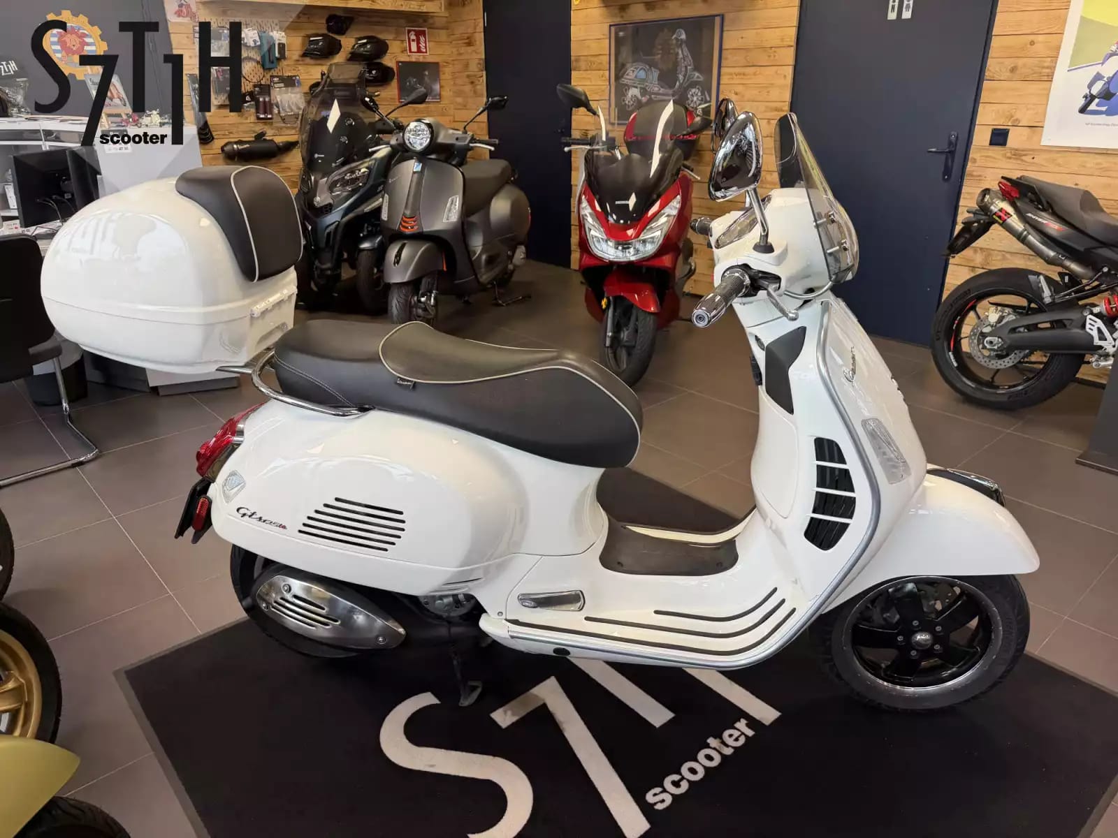 Vespa GTS 125 ie - Photo 1