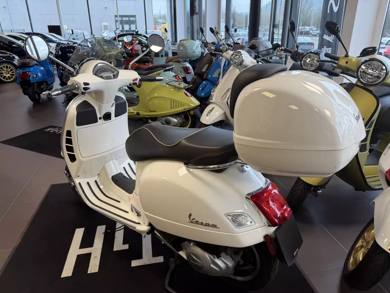 Vespa GTS 125 ie - Photo 1
