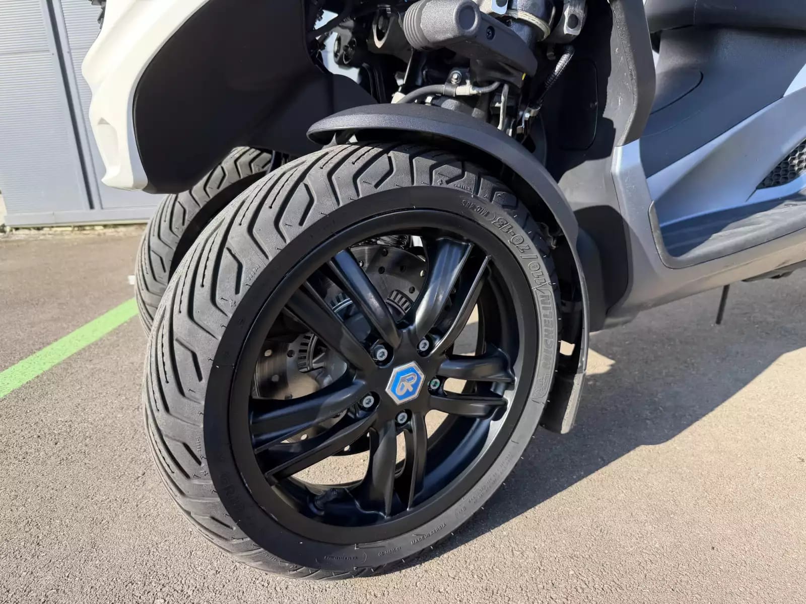 Piaggio MP3 300 HPE - Photo 1