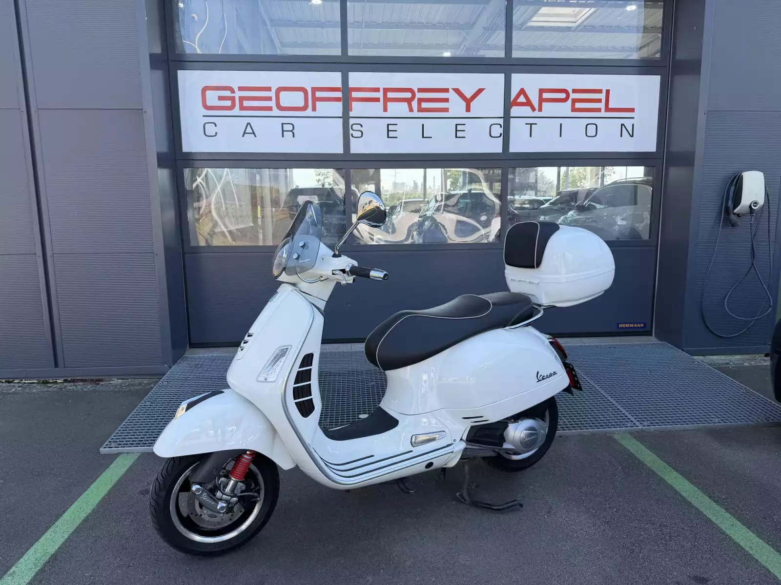 Vespa GTS 125 ie - Photo 1