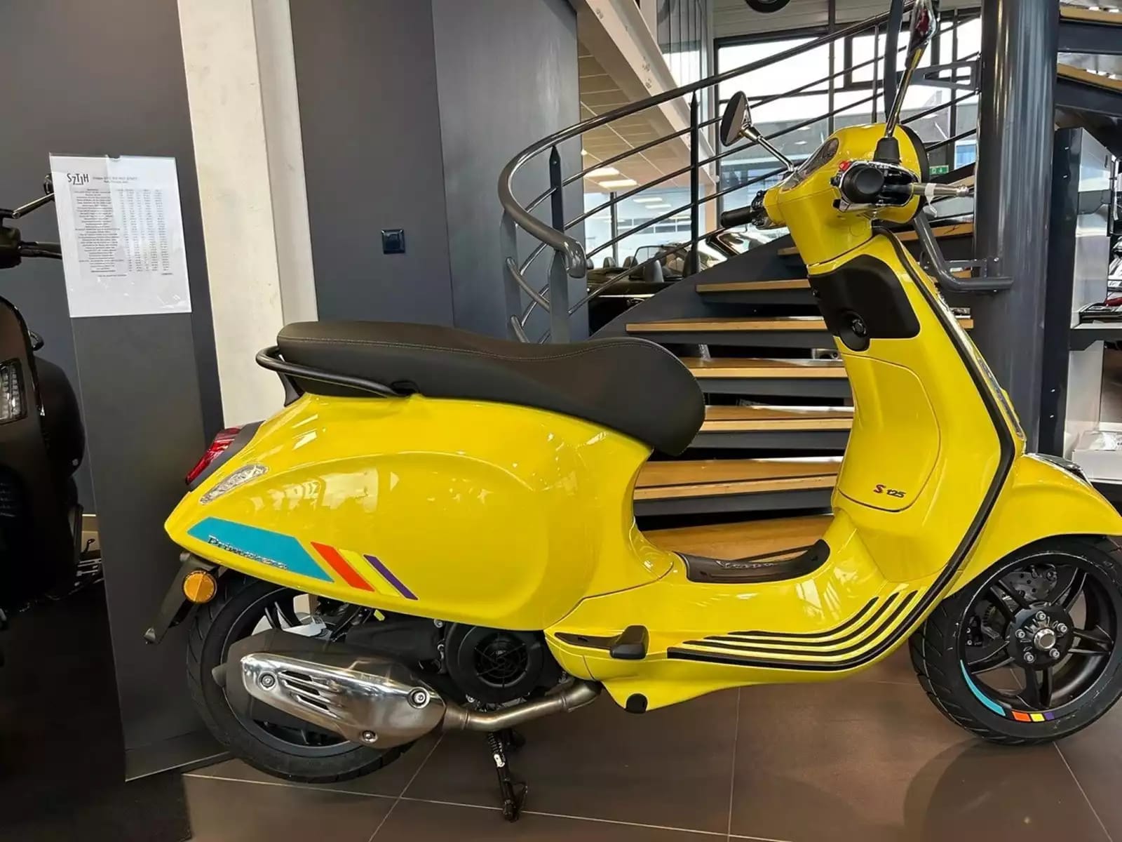 Vespa Primavera 125 S - Photo 1
