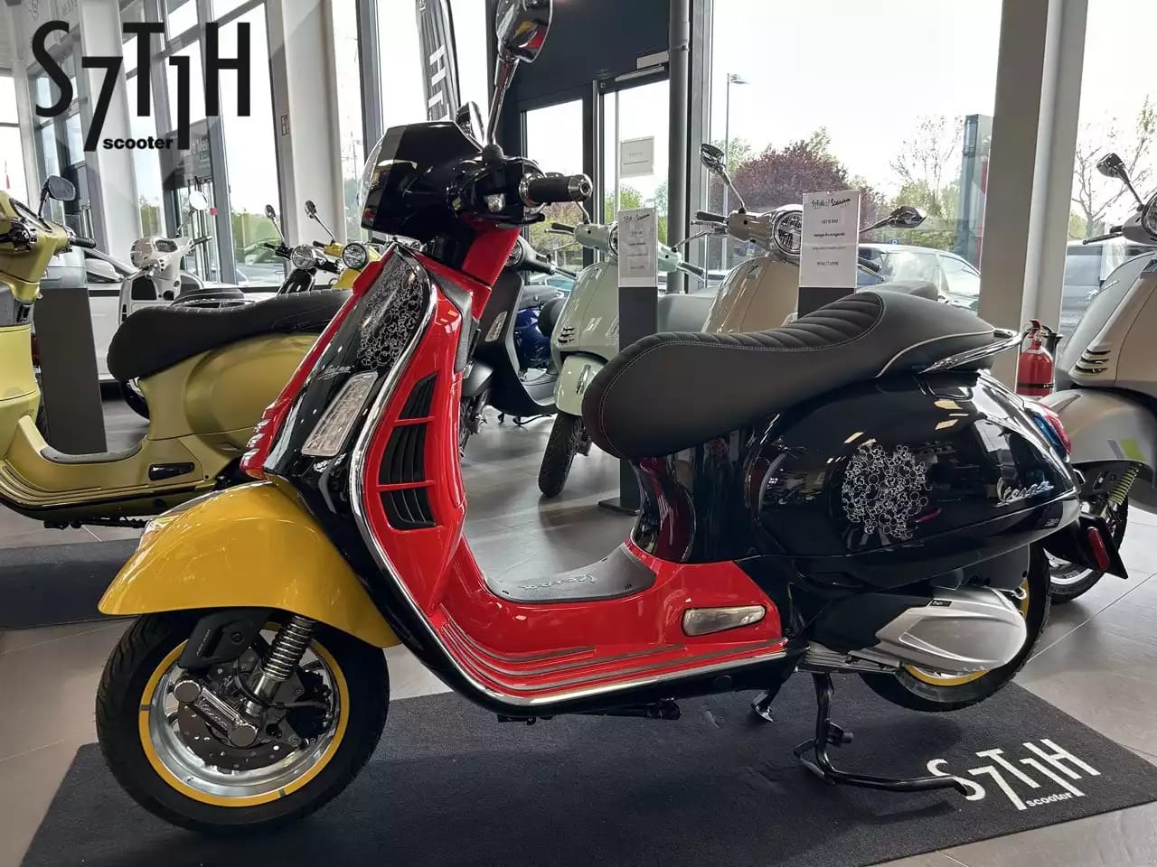 Vespa GTS 310 Mickey Mouse Disney Edition STH71 - Photo 1