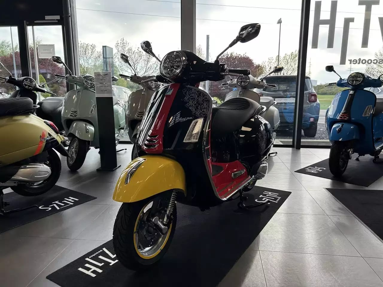 Vespa GTS 310 Mickey Mouse Disney Edition GAS - Photo 1