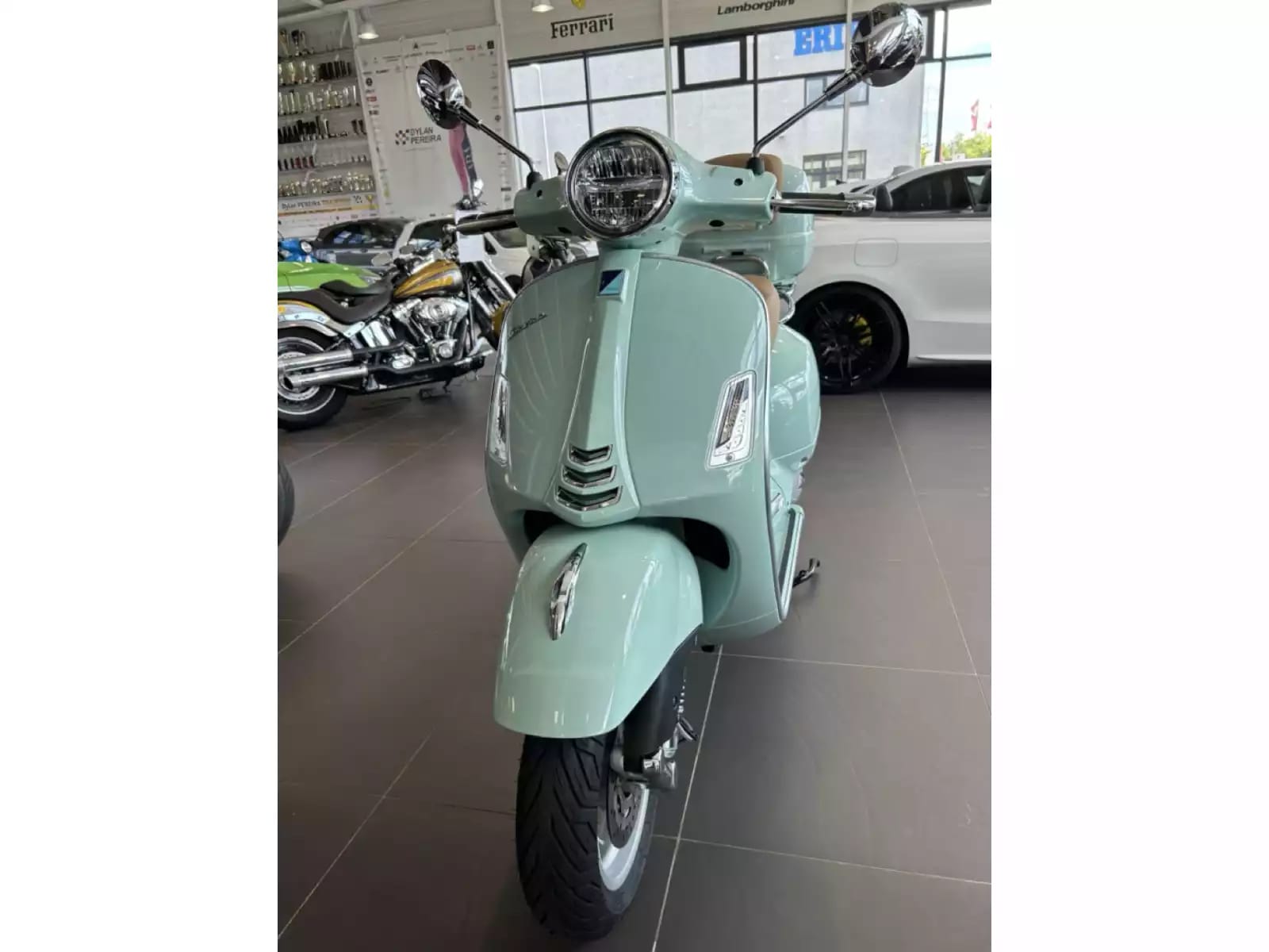 Vespa GTS 125 - Photo 1