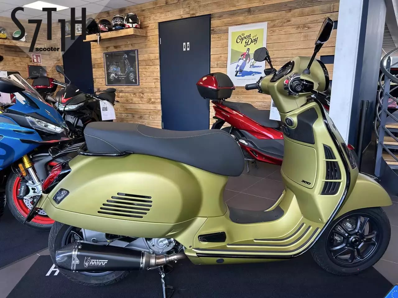Vespa GTS Super Sport 300 - Photo 1