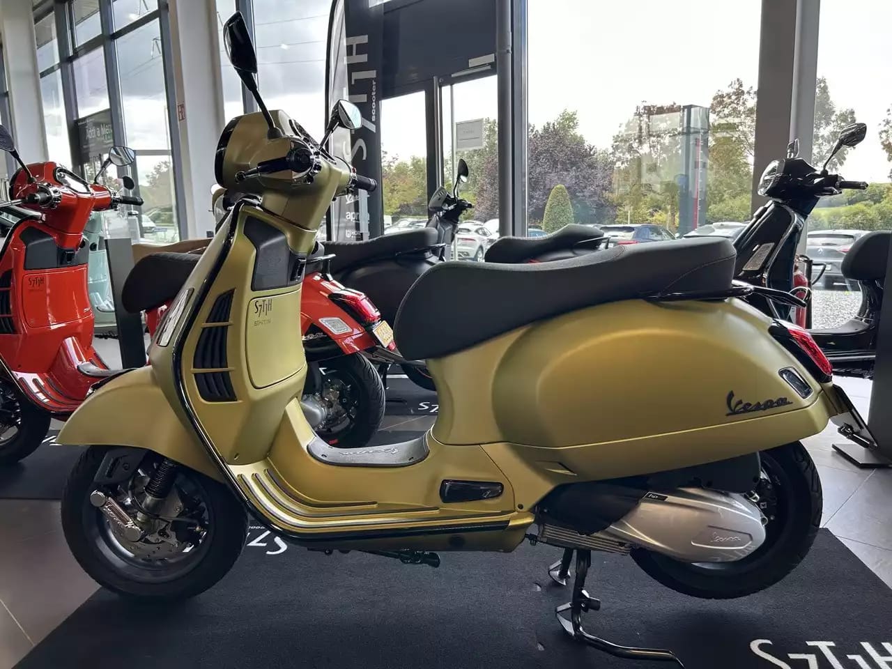Vespa GTS Super Sport 300 - Photo 1
