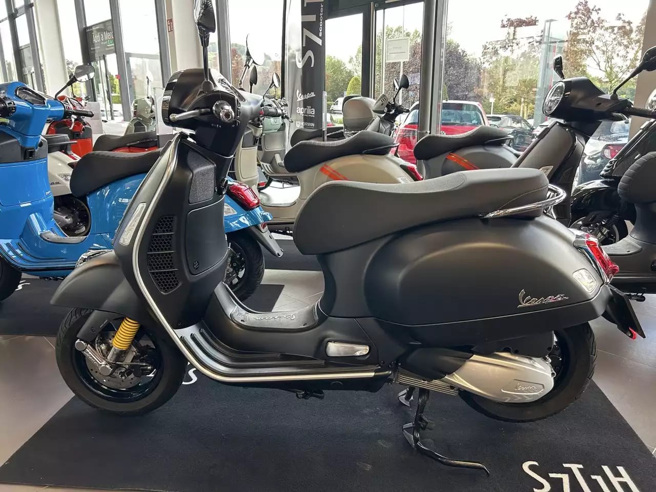 Vespa GTS 300 Super Tech - Photo 1