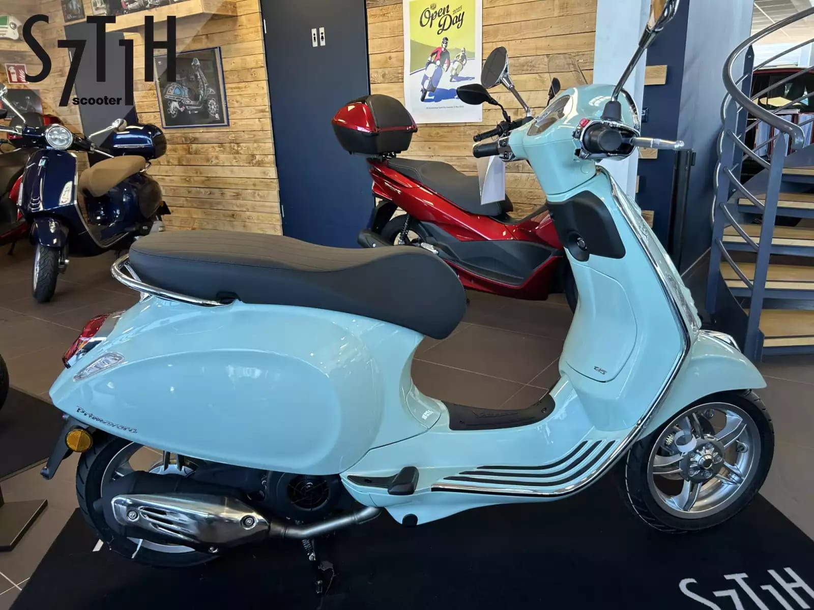 Vespa Primavera 125 - Photo 1