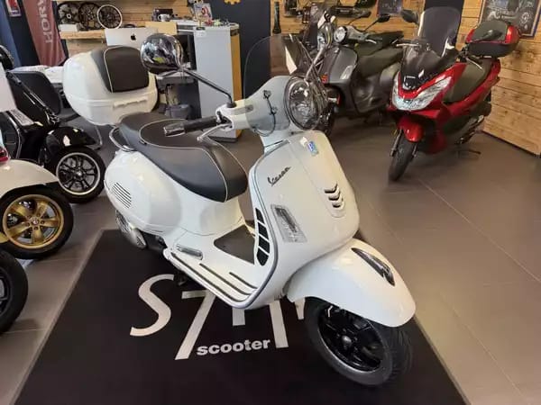 Vespa GTS 125 ie - Photo 2