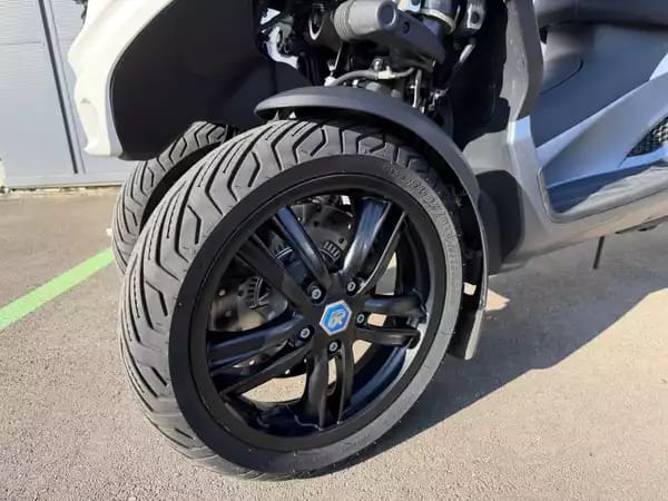 Piaggio MP3 300 HPE - Photo 2