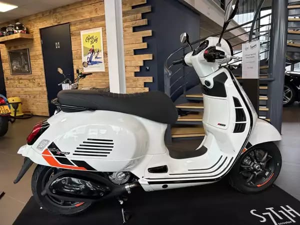 Vespa GTS Super Sport 310 - Photo 2